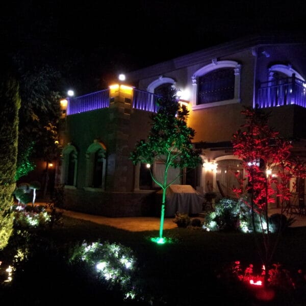 نورپردازی و روشنایی محوطه ویلای مسکونی