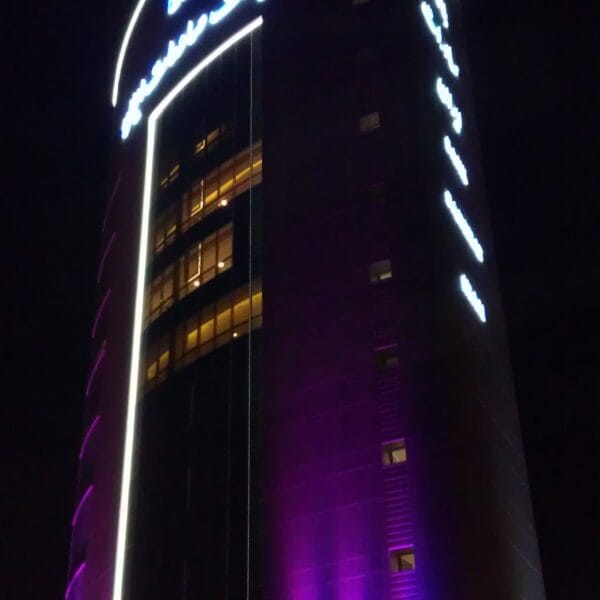 نورپردازی نمای ساختمان بانک صادرات بجنورد