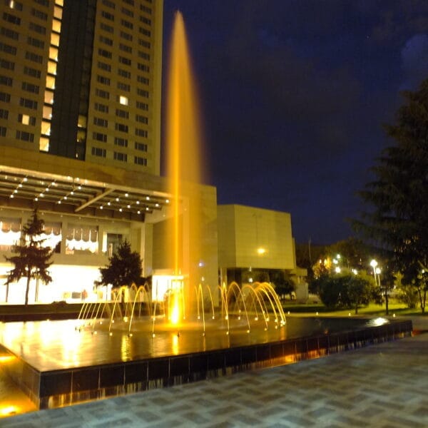 آبنمای متحرک هتل آزادی تهران