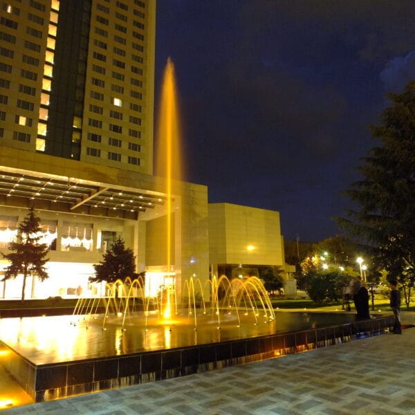 آبنمای متحرک هتل آزادی تهران