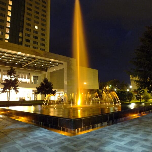 آبنمای متحرک هتل آزادی تهران