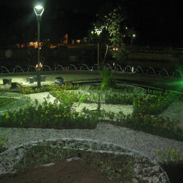 روشنایی پارک با بولارد