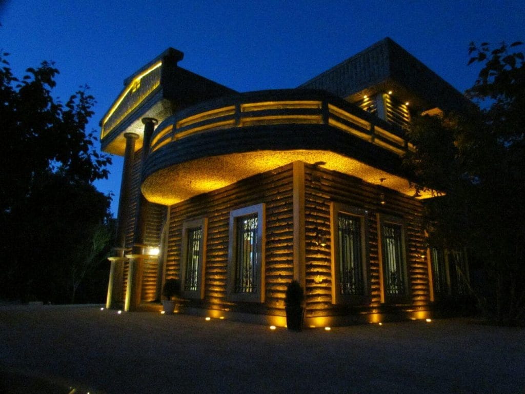 نورپردازی ساختمان مسکونی